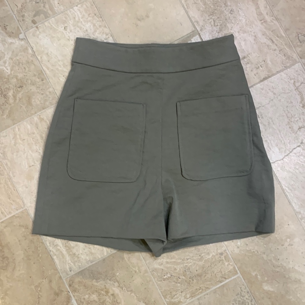 Leith Olive High-Waisted Shorts